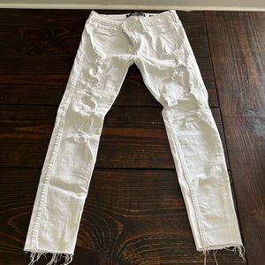 Hollister white skinny jeans, size 9R.
